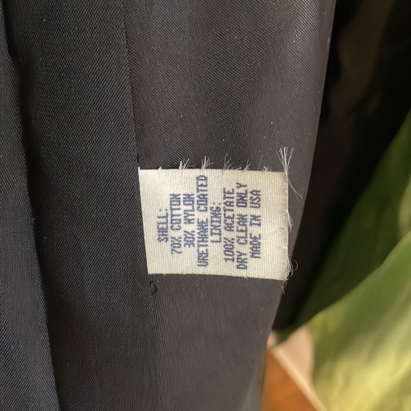 Bright green rain trenchcoat - Picture 4 of 4